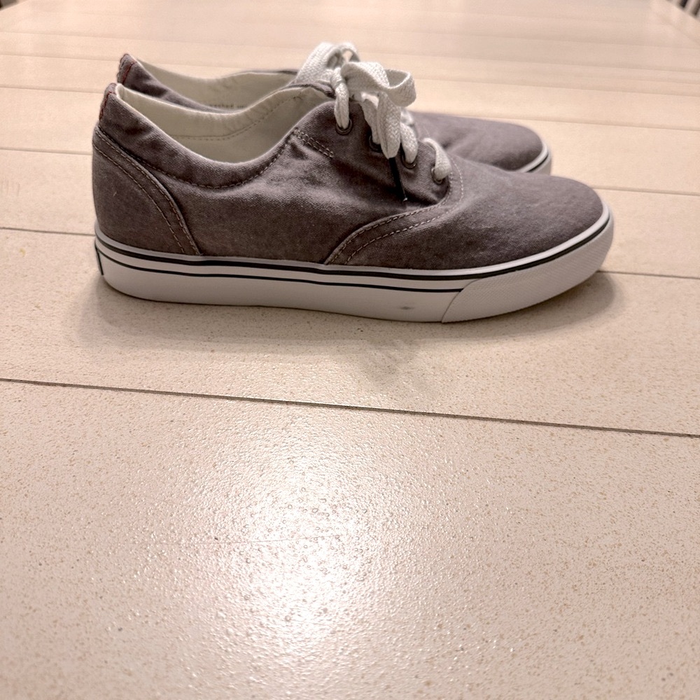 LL Bean Men's Sneaker size 8.5 M